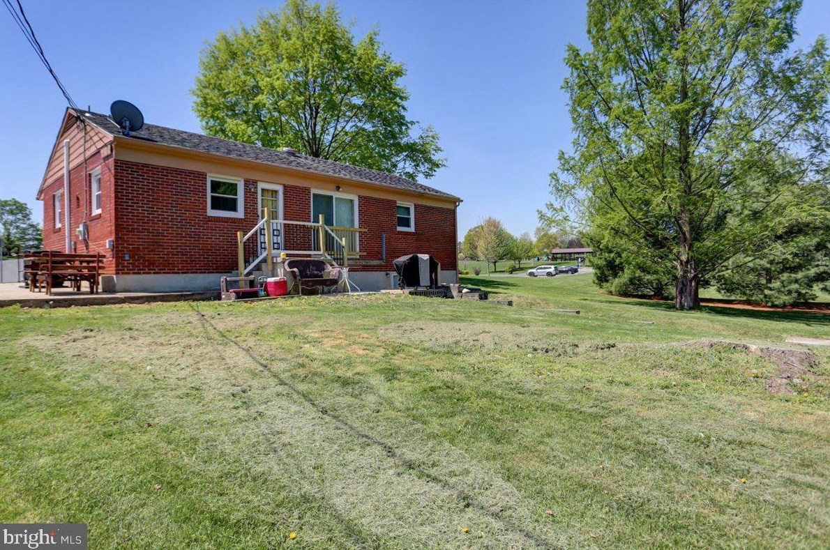 325 9th St, Roadside PA  17268-2125 exterior