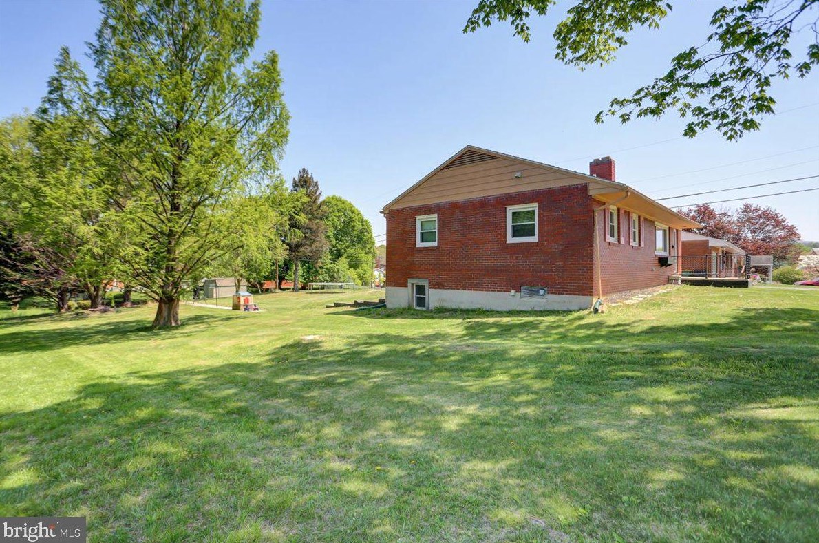 325 9th St, Roadside PA  17268-2125 exterior
