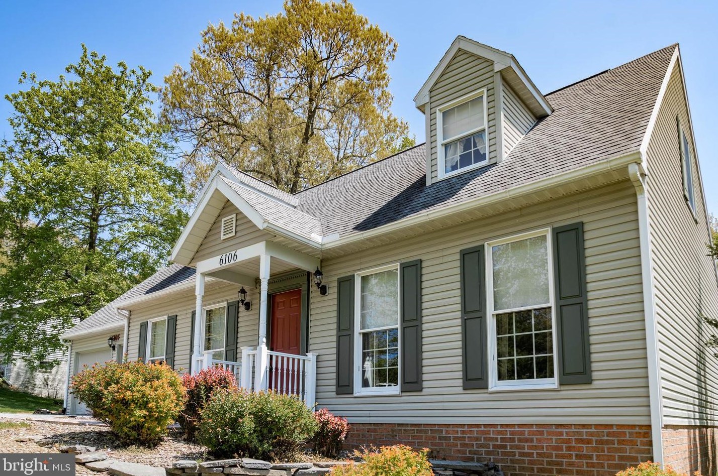 6106 Greenbriar Ln, Fayetteville PA  17222-9676 exterior