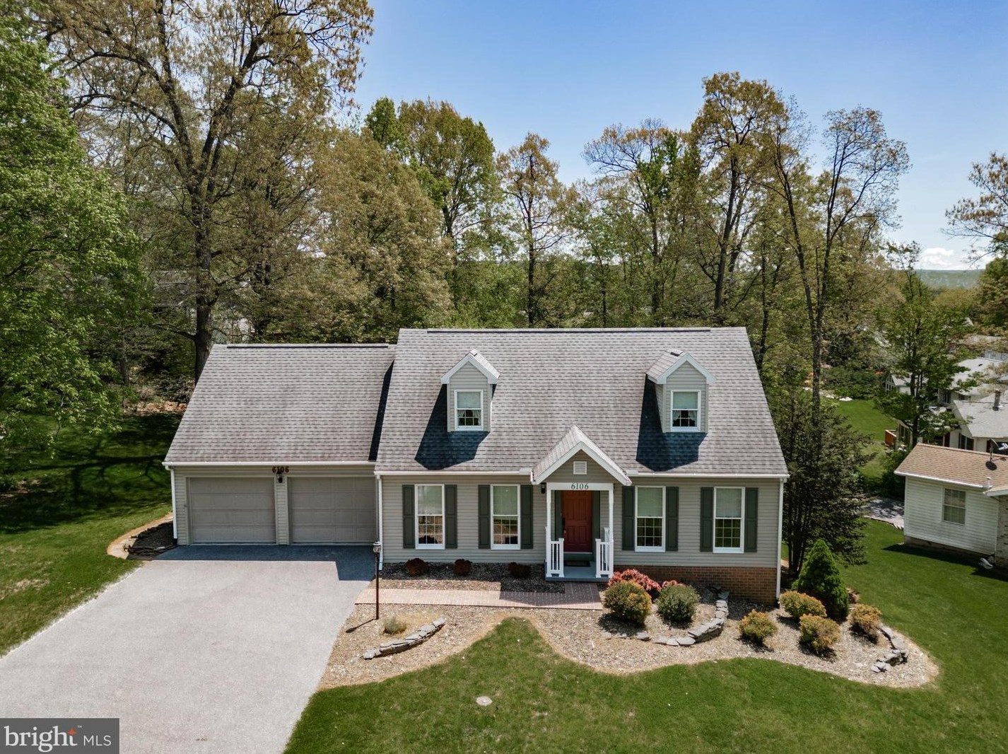 6106 Greenbriar Ln, Fayetteville PA  17222-9676 exterior