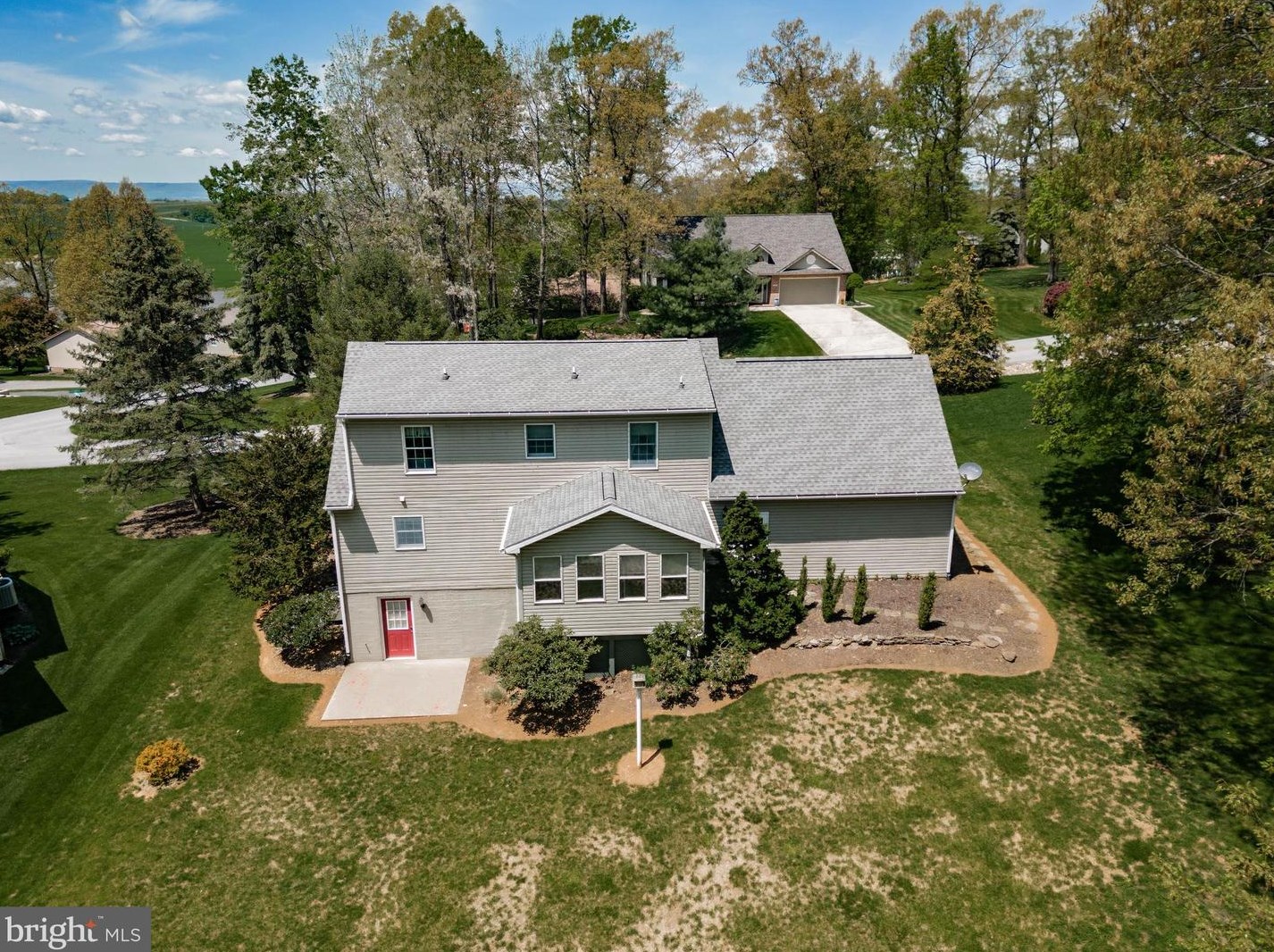 6106 Greenbriar Ln, Fayetteville PA  17222-9676 exterior