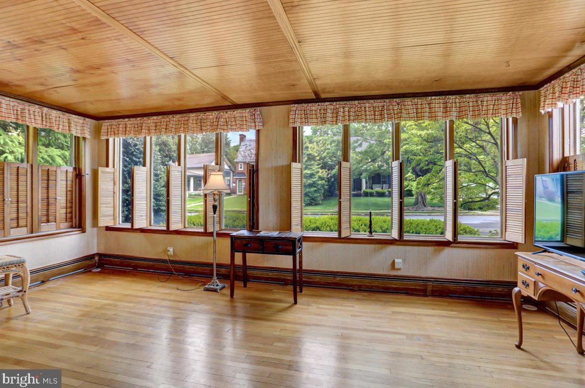 65 Norland Ave, Chambersburg PA  17201-1217 exterior