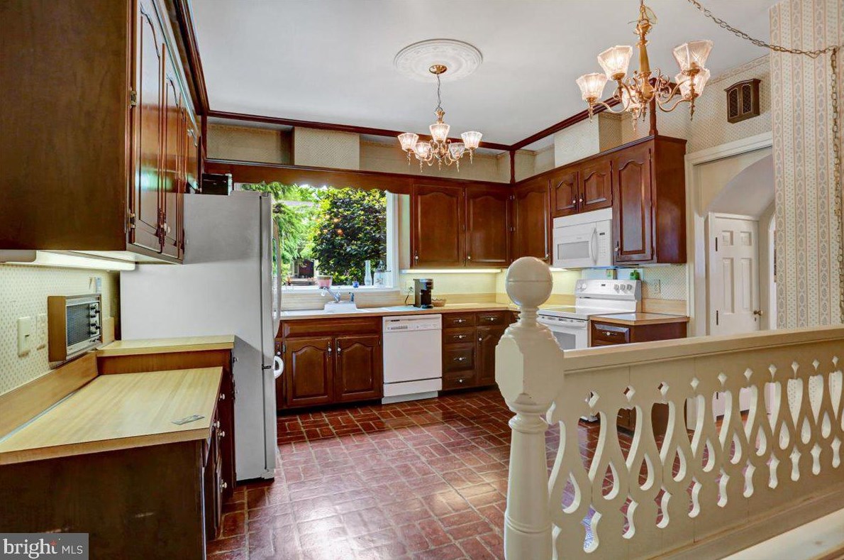 65 Norland Ave, Chambersburg PA  17201-1217 exterior