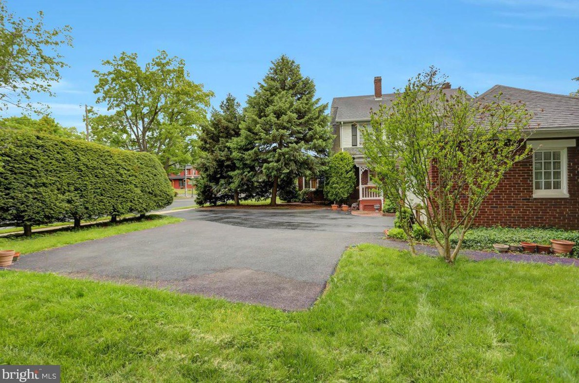 65 Norland Ave, Chambersburg PA  17201-1217 exterior