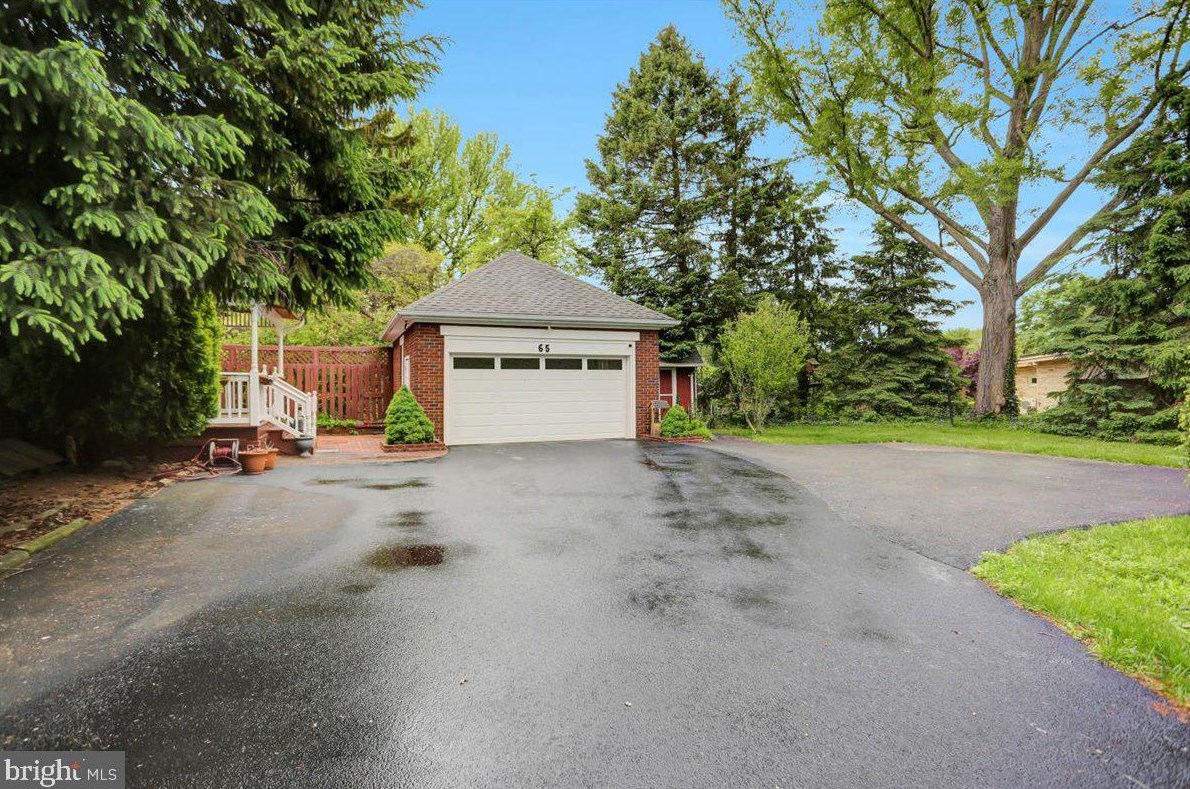 65 Norland Ave, Chambersburg PA  17201-1217 exterior