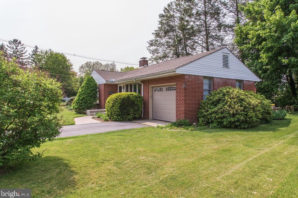 764 Floral Ave, Chambersburg PA  17201-2726 exterior