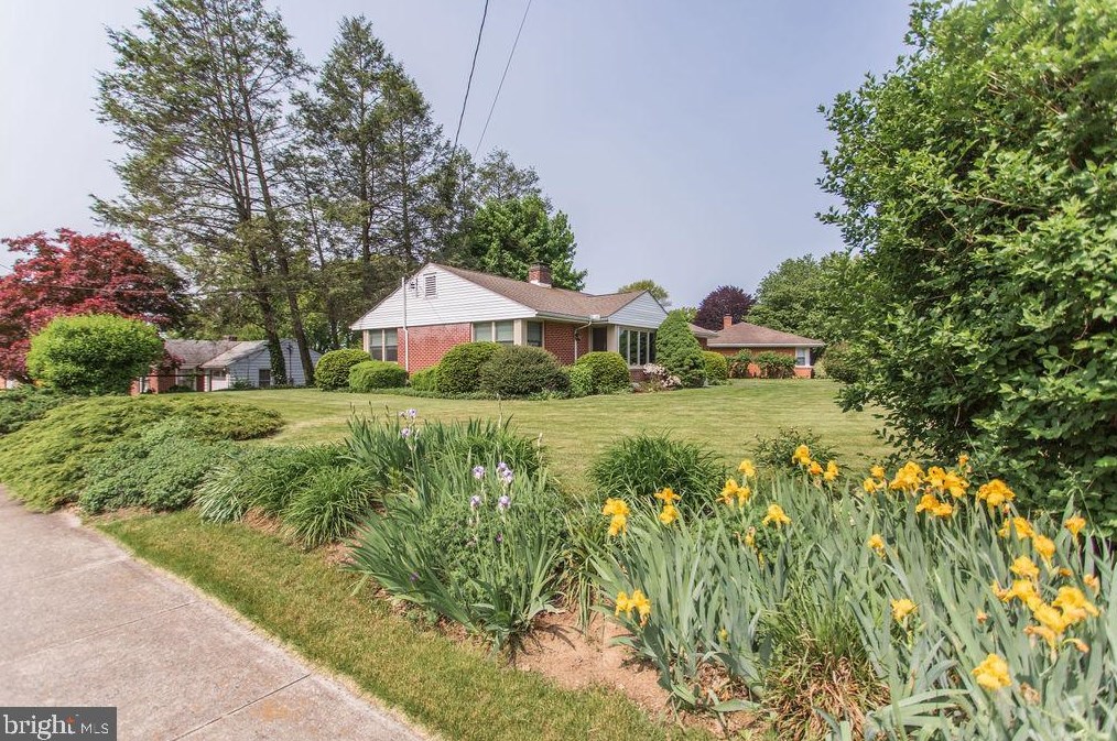 764 Floral Ave, Chambersburg PA  17201-2726 exterior