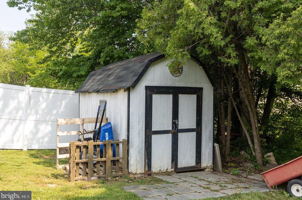 15 Jackson Dr, Chambersburg PA  17201-8962 exterior