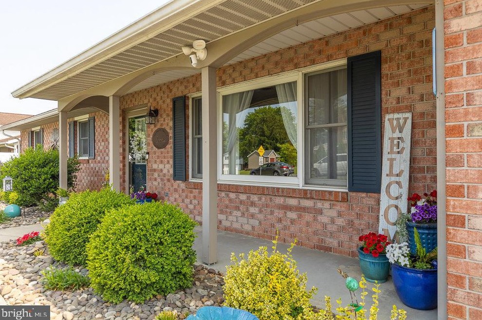 15 Jackson Dr, Chambersburg PA  17201-8962 exterior