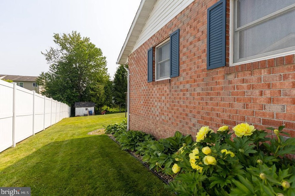 15 Jackson Dr, Chambersburg PA  17201-8962 exterior