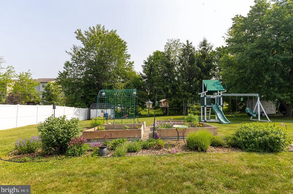 15 Jackson Dr, Chambersburg PA  17201-8962 exterior