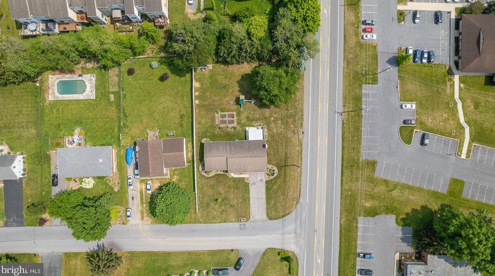 15 Jackson Dr, Chambersburg PA  17201-8962 exterior