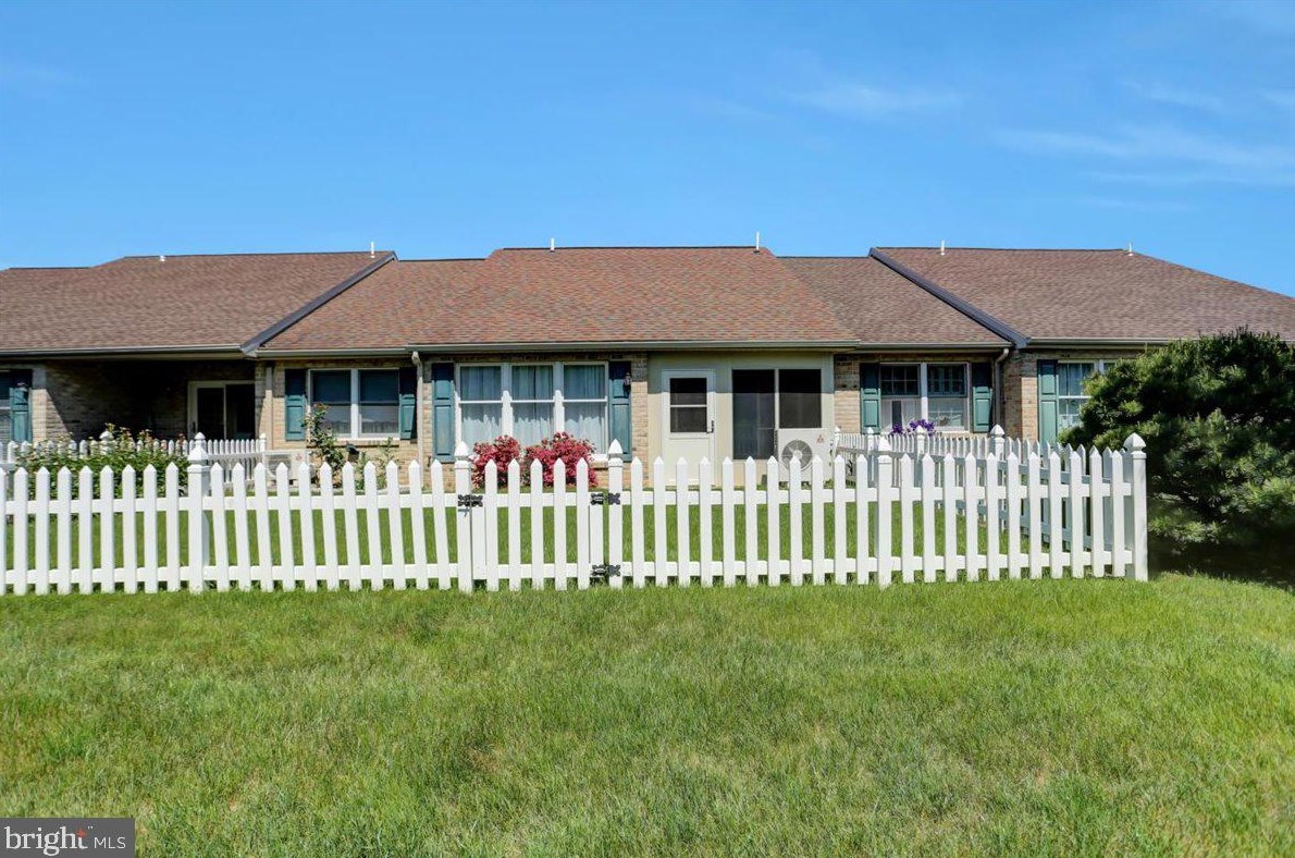 2391 Majestic Ct, Chambersburg PA  17202-8093 exterior