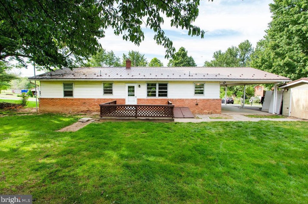 2796 Johnson Dr, Chambersburg PA  17201-8791 exterior