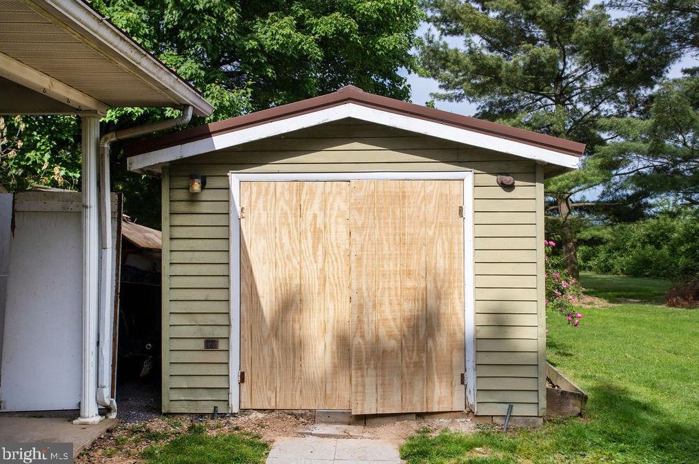 2796 Johnson Dr, Chambersburg PA  17201-8791 exterior