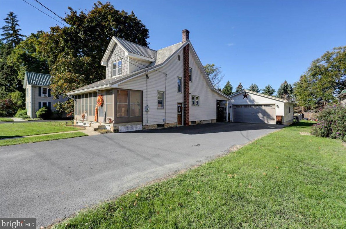 198 Falling Spring Rd, Chambersburg PA  17202-9001 exterior