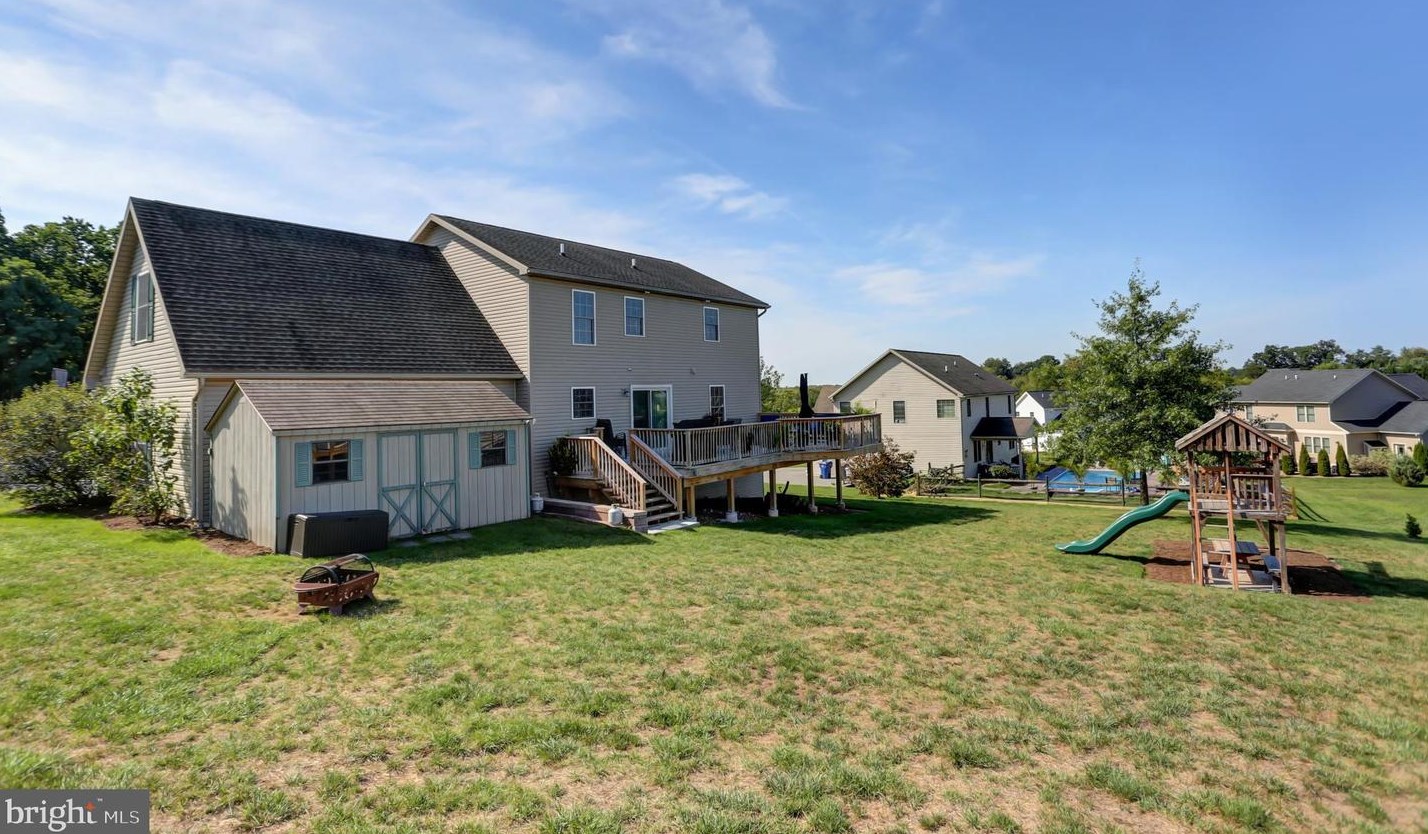 215 Cresthaven Dr, Fayetteville PA  17222-9377 exterior