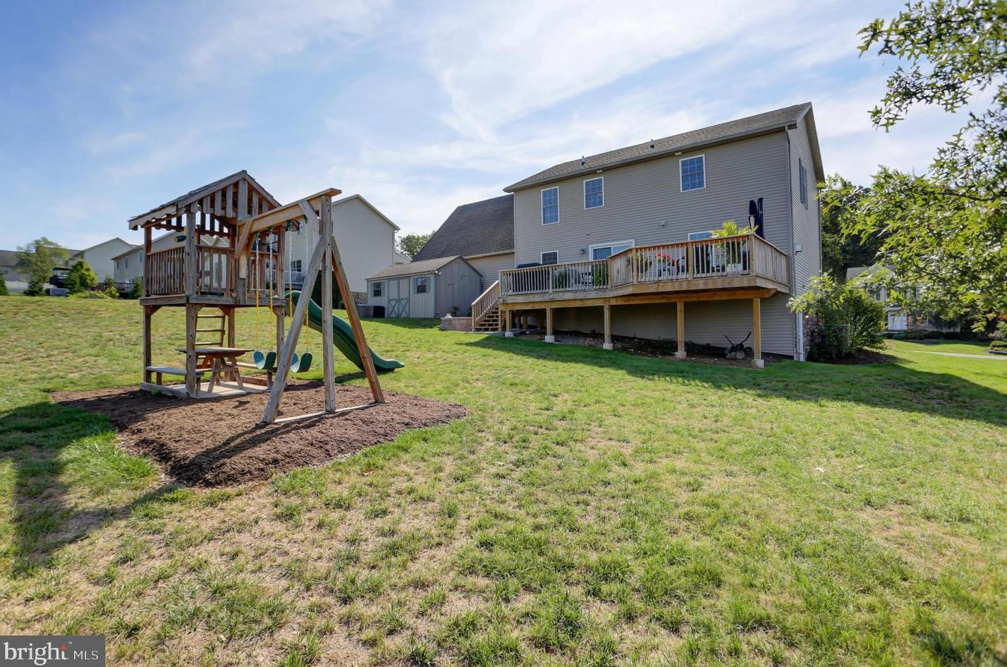 215 Cresthaven Dr, Fayetteville PA  17222-9377 exterior