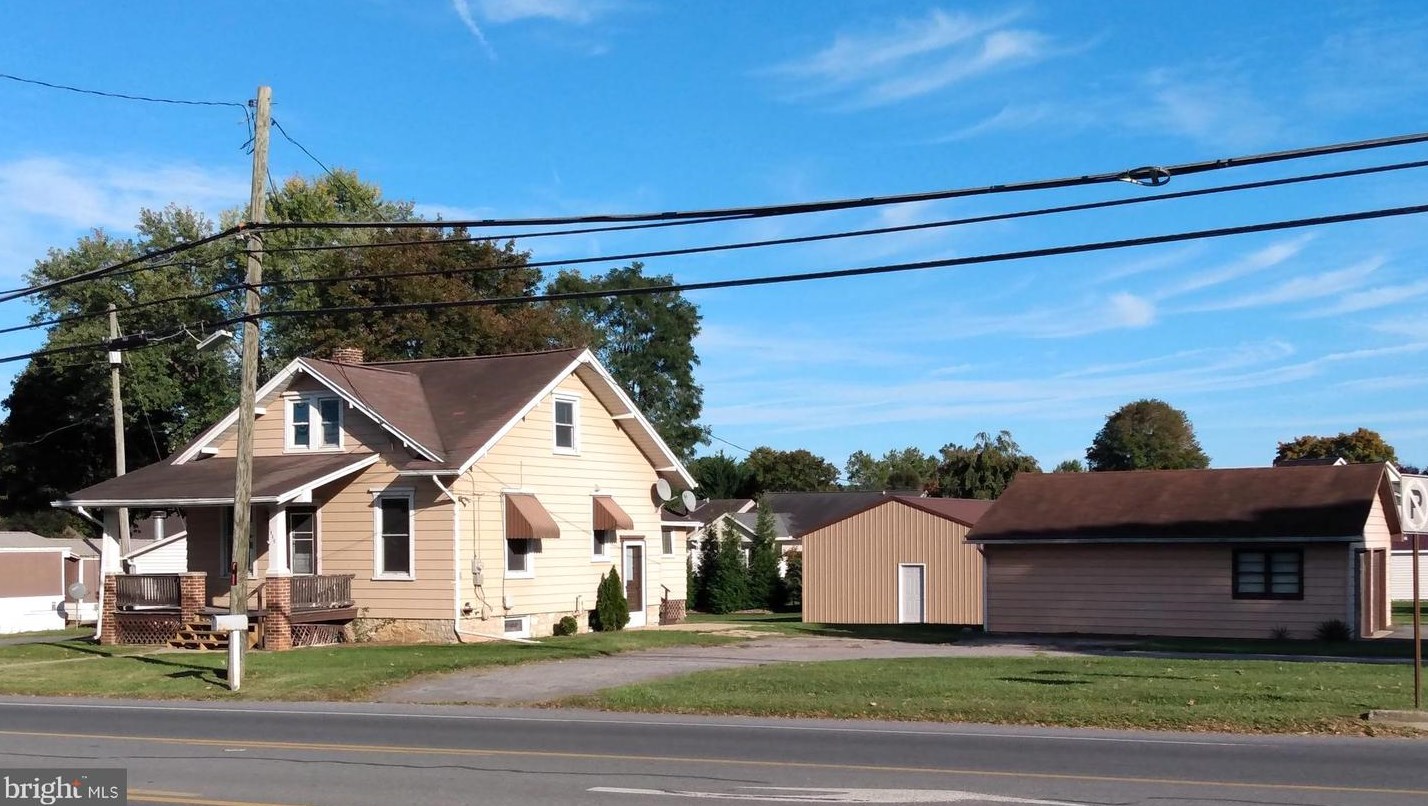 1966 Philadelphia Ave, Chambersburg PA  17201-1433 exterior