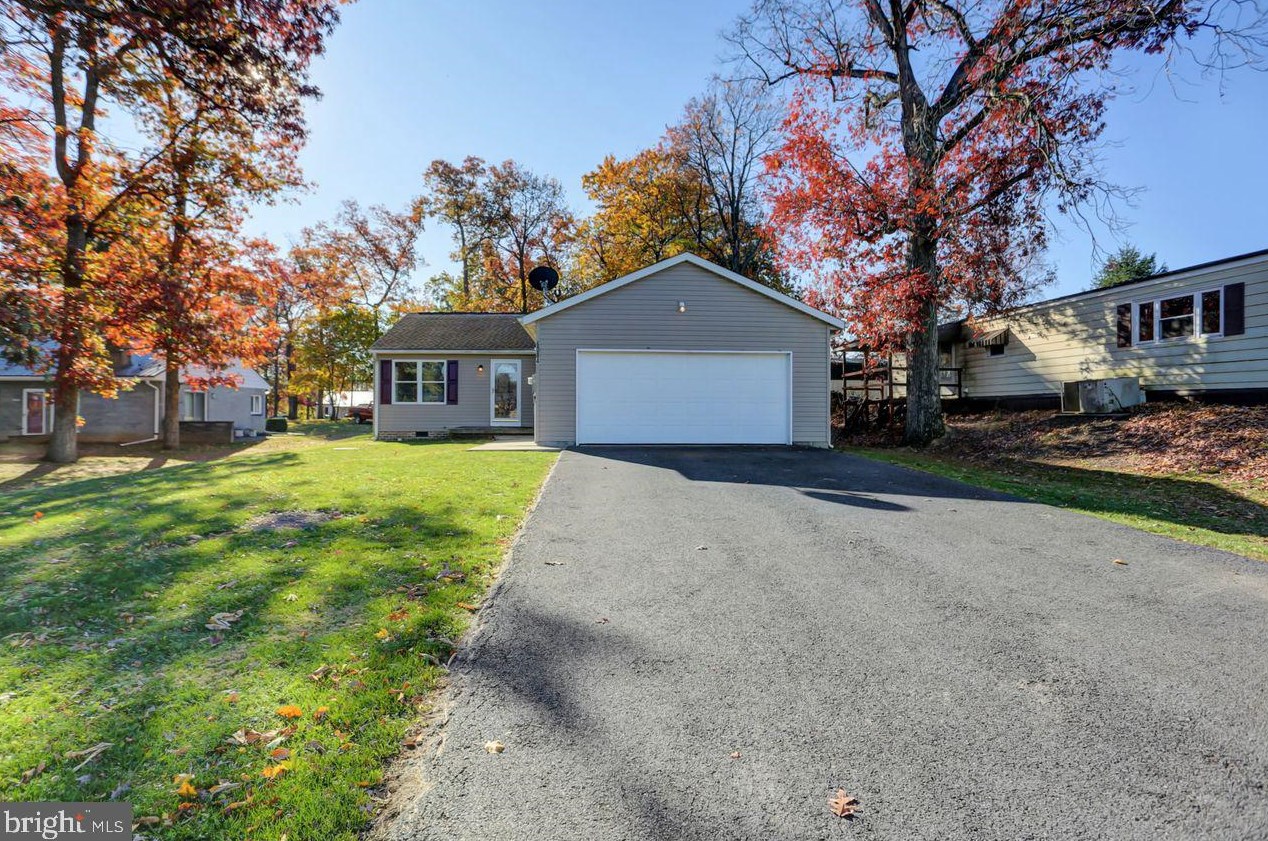 6084 Lincoln Way, Chambersburg PA  17202-8667 exterior