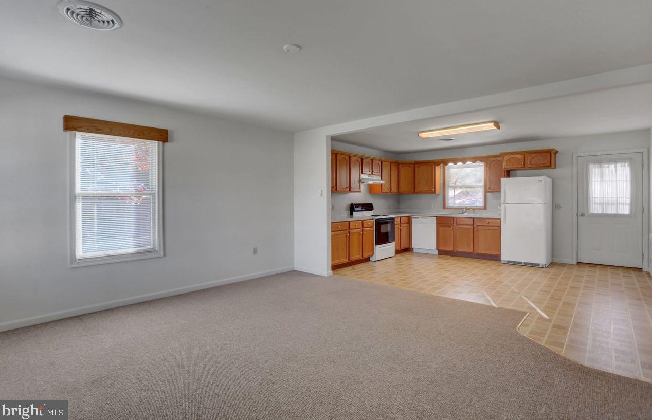 6084 Lincoln Way, Chambersburg PA  17202-8667 exterior