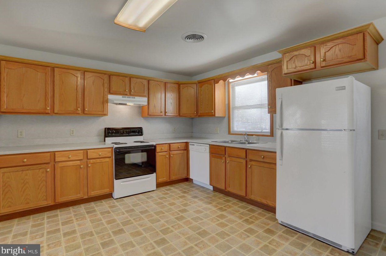 6084 Lincoln Way, Chambersburg PA  17202-8667 exterior