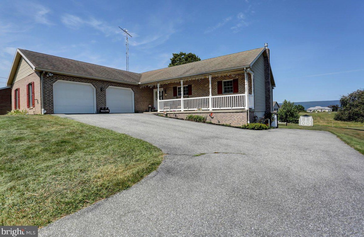 1415 Brechbill Rd, Chambersburg PA  17202-8034 exterior