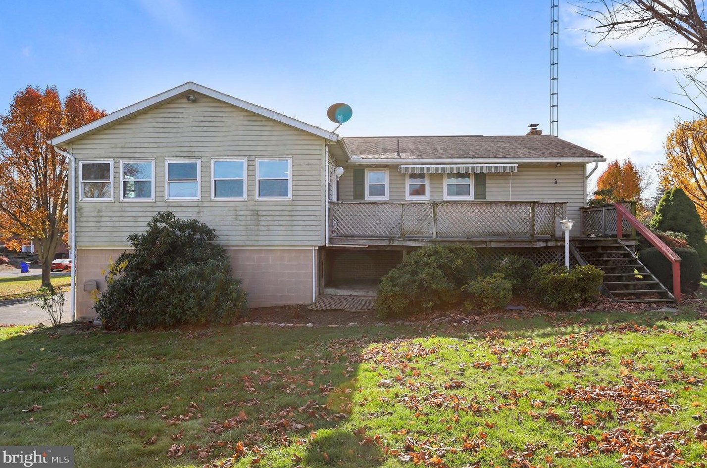 1541 Linden Rd, Chambersburg PA  17202-8810 exterior