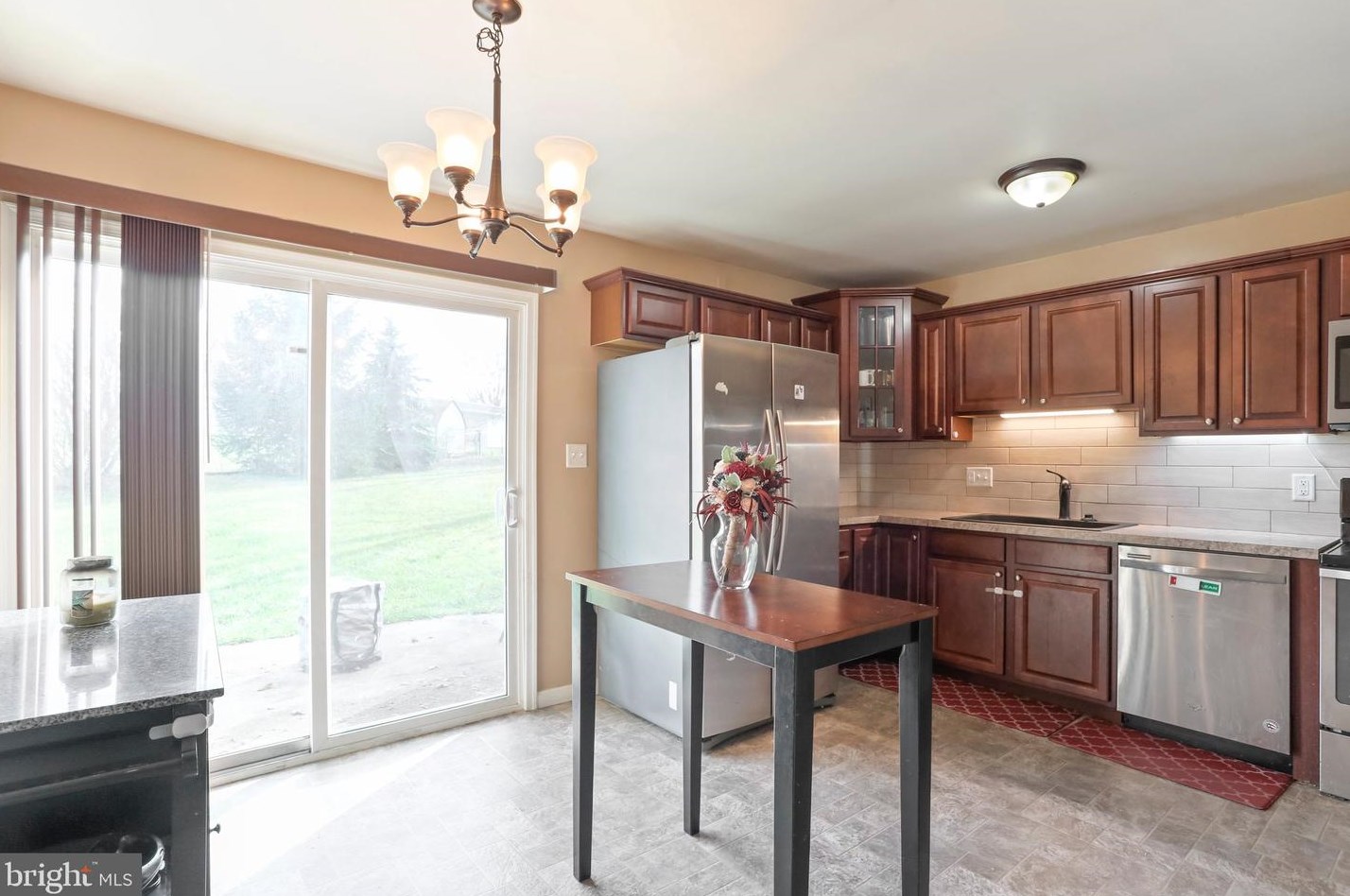 84 Roosevelt Arms Ct, Chambersburg PA  17201-8231 exterior