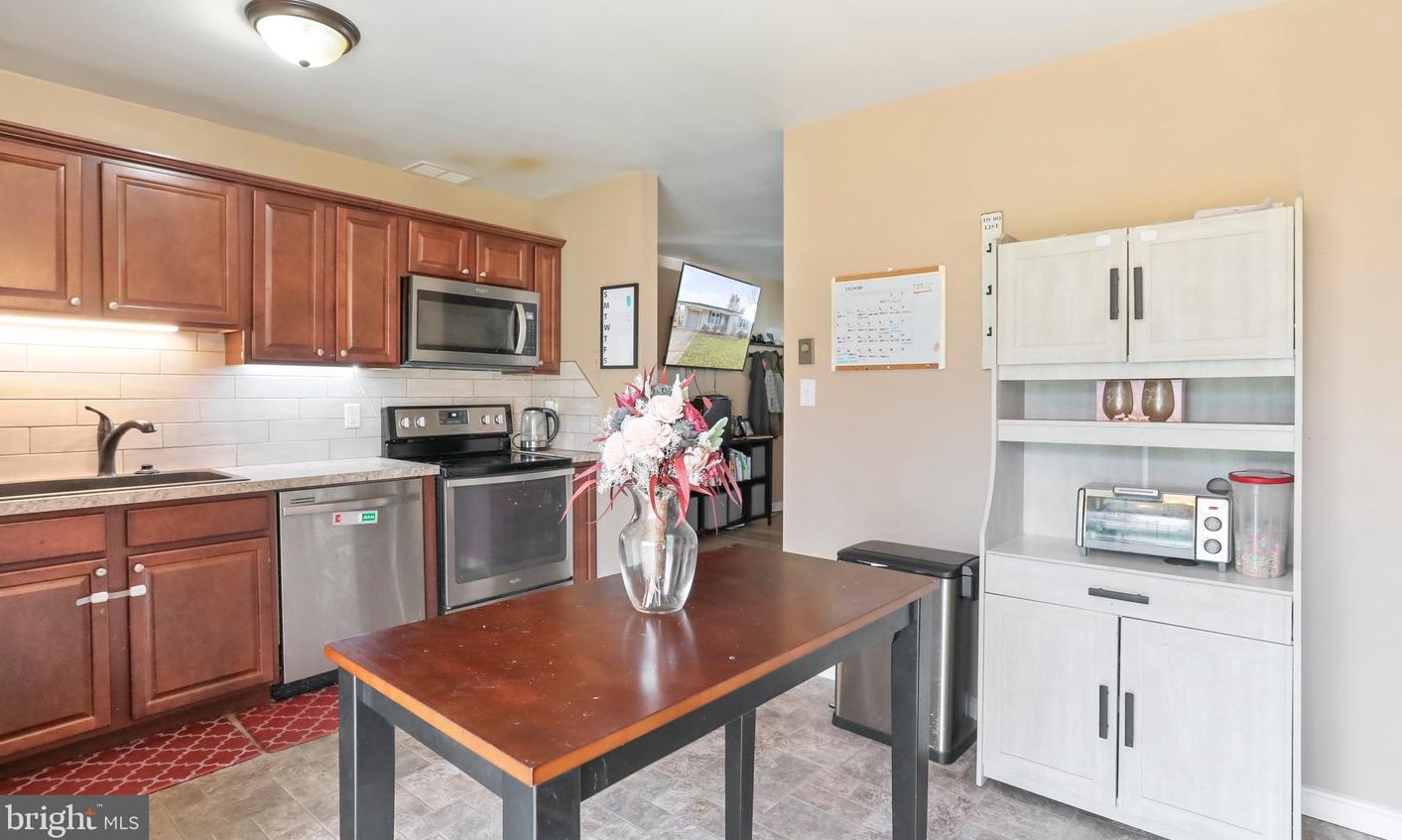 84 Roosevelt Arms Ct, Chambersburg PA  17201-8231 exterior