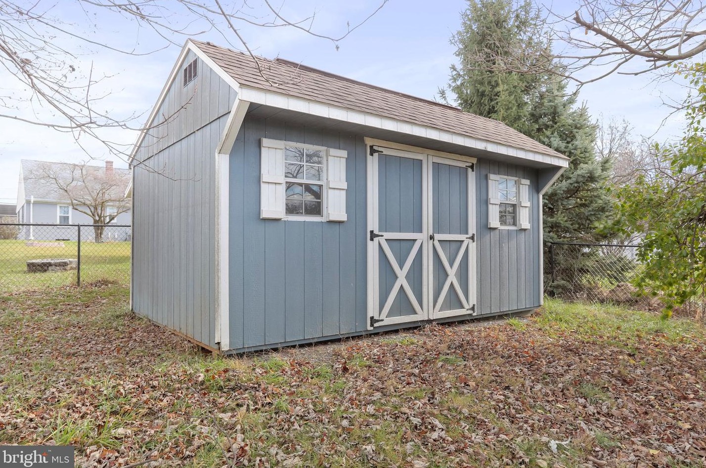 84 Roosevelt Arms Ct, Chambersburg PA  17201-8231 exterior