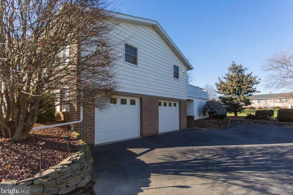1533 Linden Rd, Chambersburg PA  17202-8810 exterior