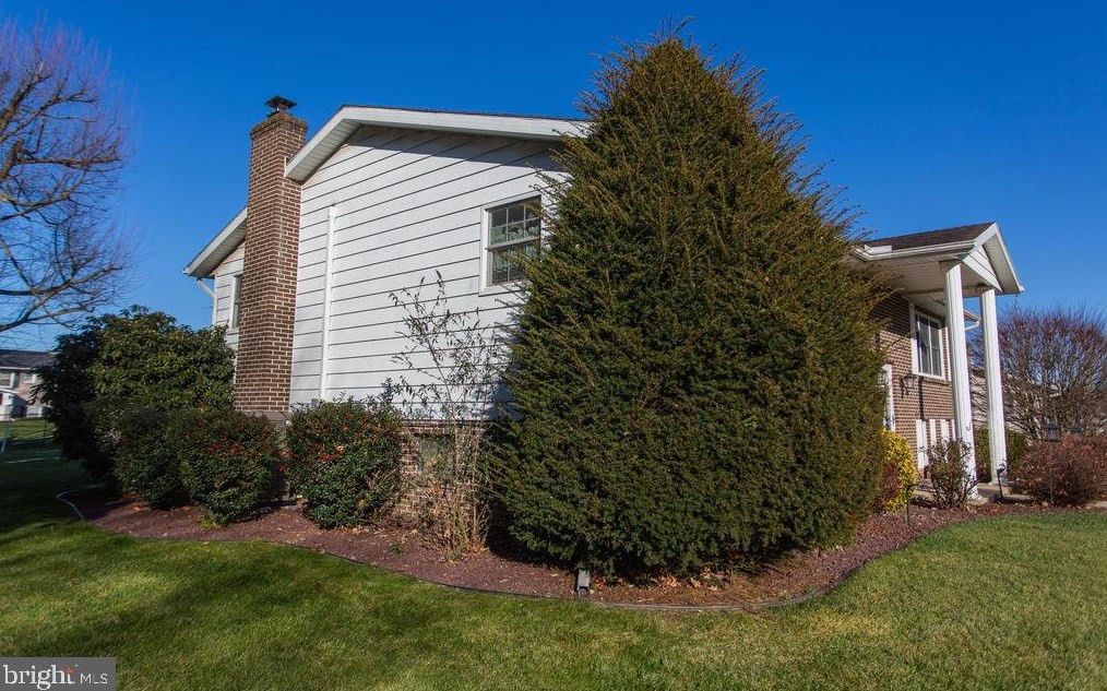 1533 Linden Rd, Chambersburg PA  17202-8810 exterior