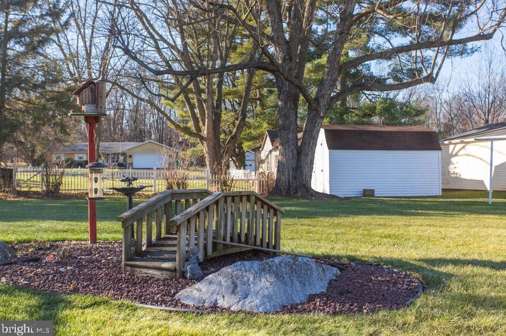 1533 Linden Rd, Chambersburg PA  17202-8810 exterior