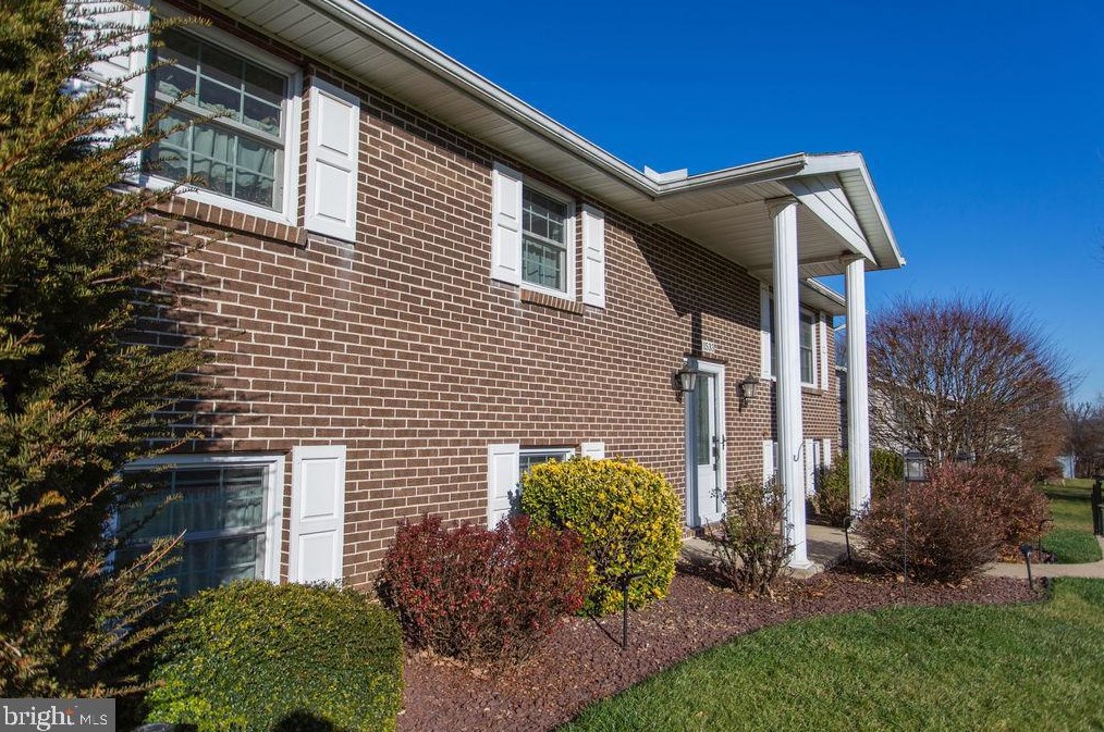 1533 Linden Rd, Chambersburg PA  17202-8810 exterior
