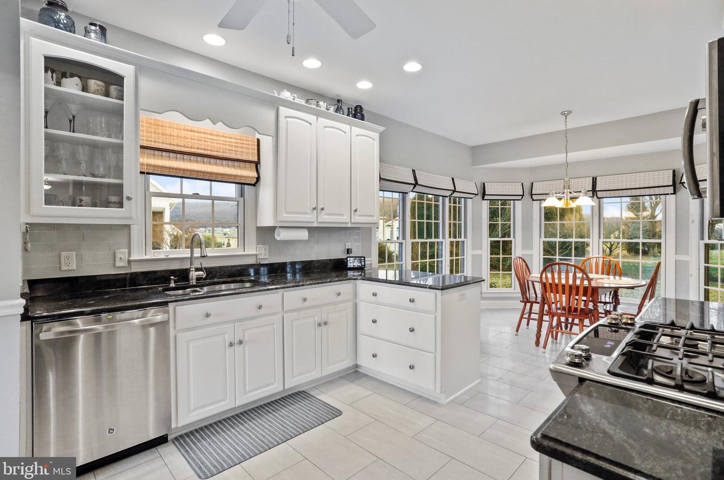 6340 Medina Ridge Dr, Fayetteville PA  17222-9435 exterior