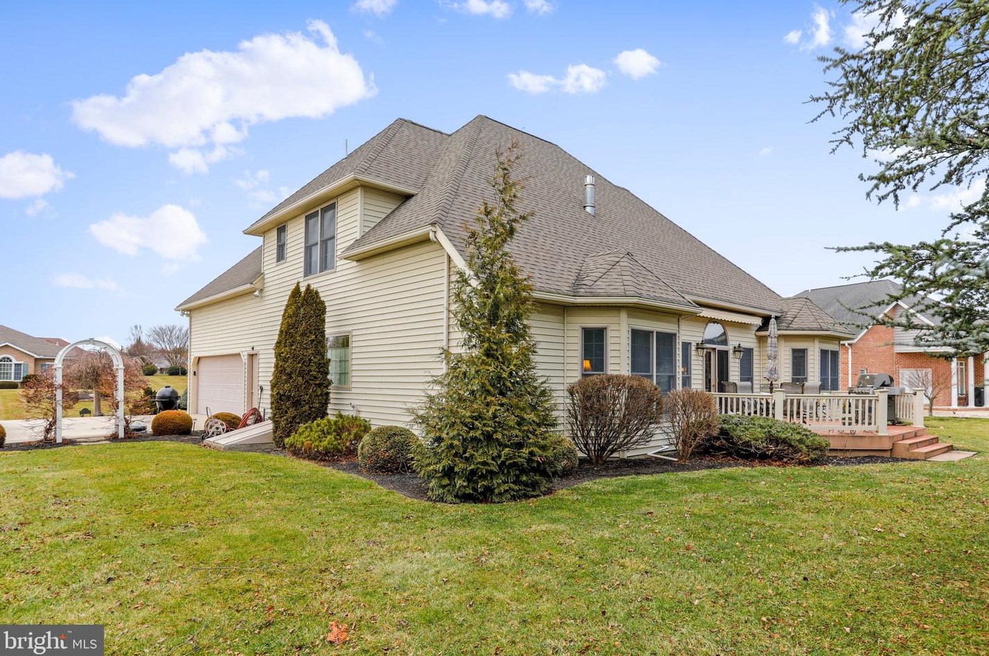 6340 Medina Ridge Dr, Fayetteville PA  17222-9435 exterior