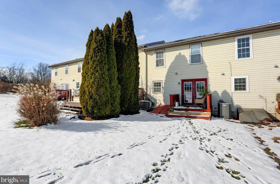 2608 Banbury Ln, Chambersburg PA  17202-8136 exterior