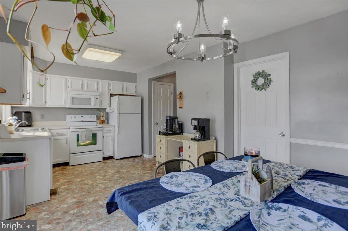 2608 Banbury Ln, Chambersburg PA  17202-8136 exterior