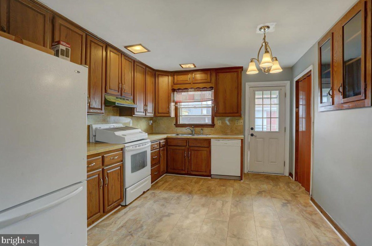 44 Conner Ave, Chambersburg PA  17201-2057 exterior