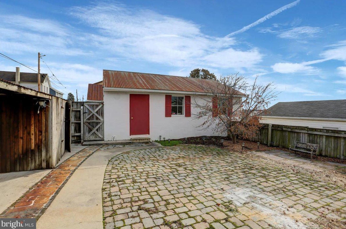 44 Conner Ave, Chambersburg PA  17201-2057 exterior