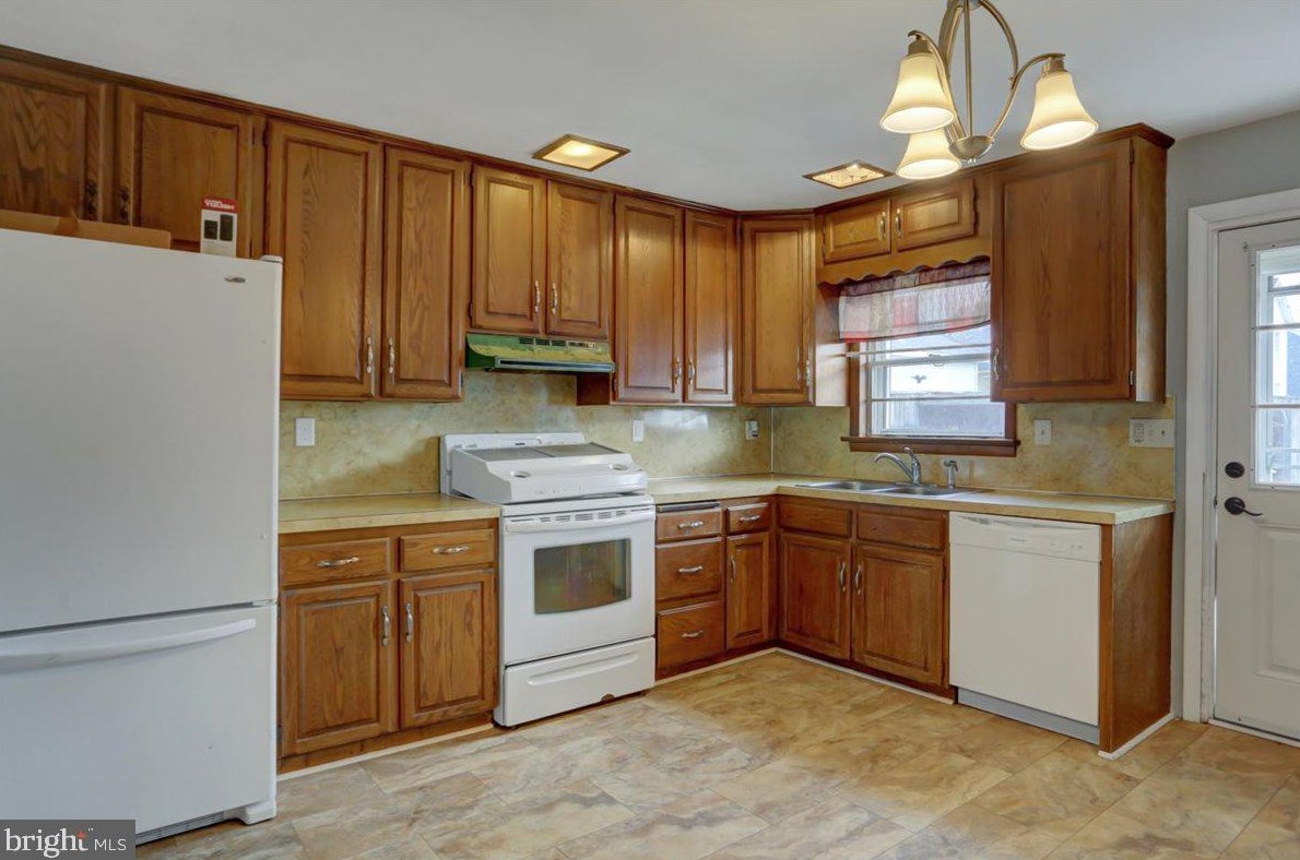 44 Conner Ave, Chambersburg PA  17201-2057 exterior