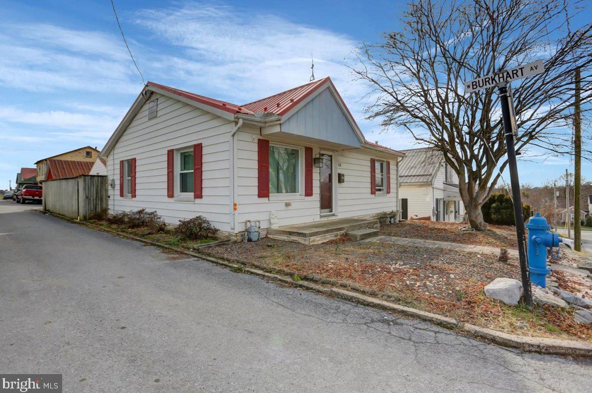 44 Conner Ave, Chambersburg PA  17201-2057 exterior