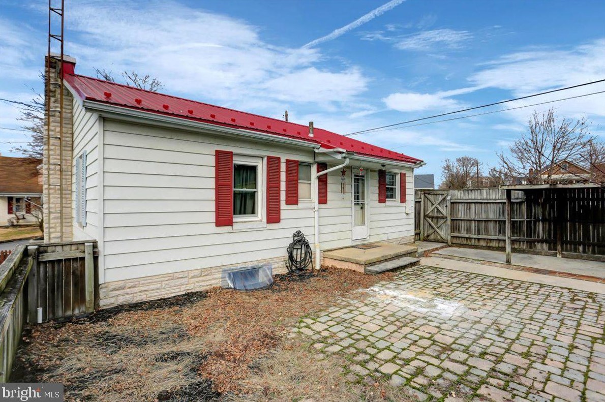 44 Conner Ave, Chambersburg PA  17201-2057 exterior