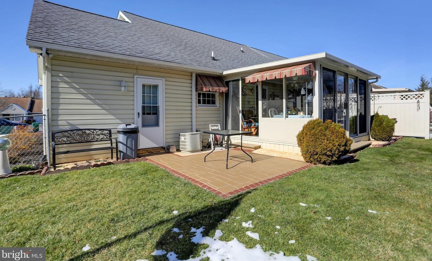 216 Leedy Way, Chambersburg PA  17202-3040 exterior