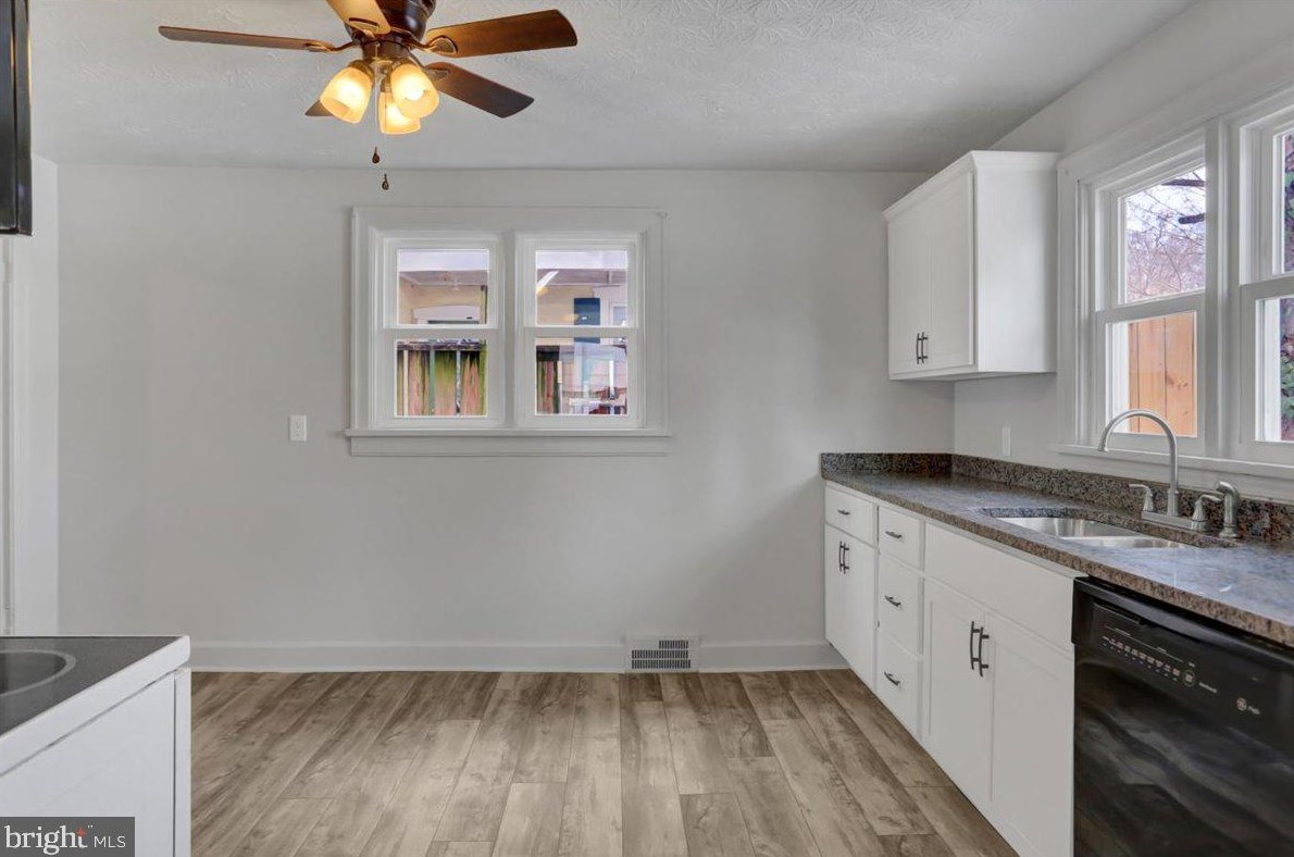 291 King St, Chambersburg PA  17201-1517 exterior