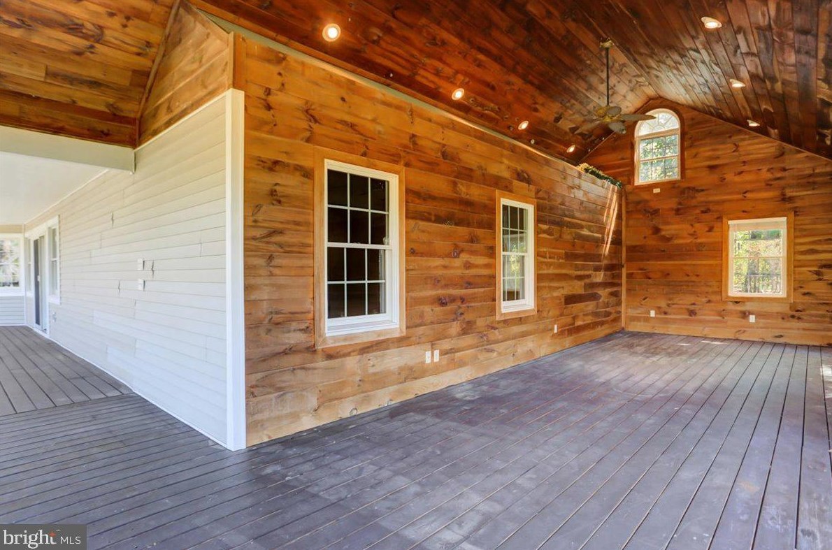 2065 Loop Rd, Chambersburg PA  17202-8842 exterior