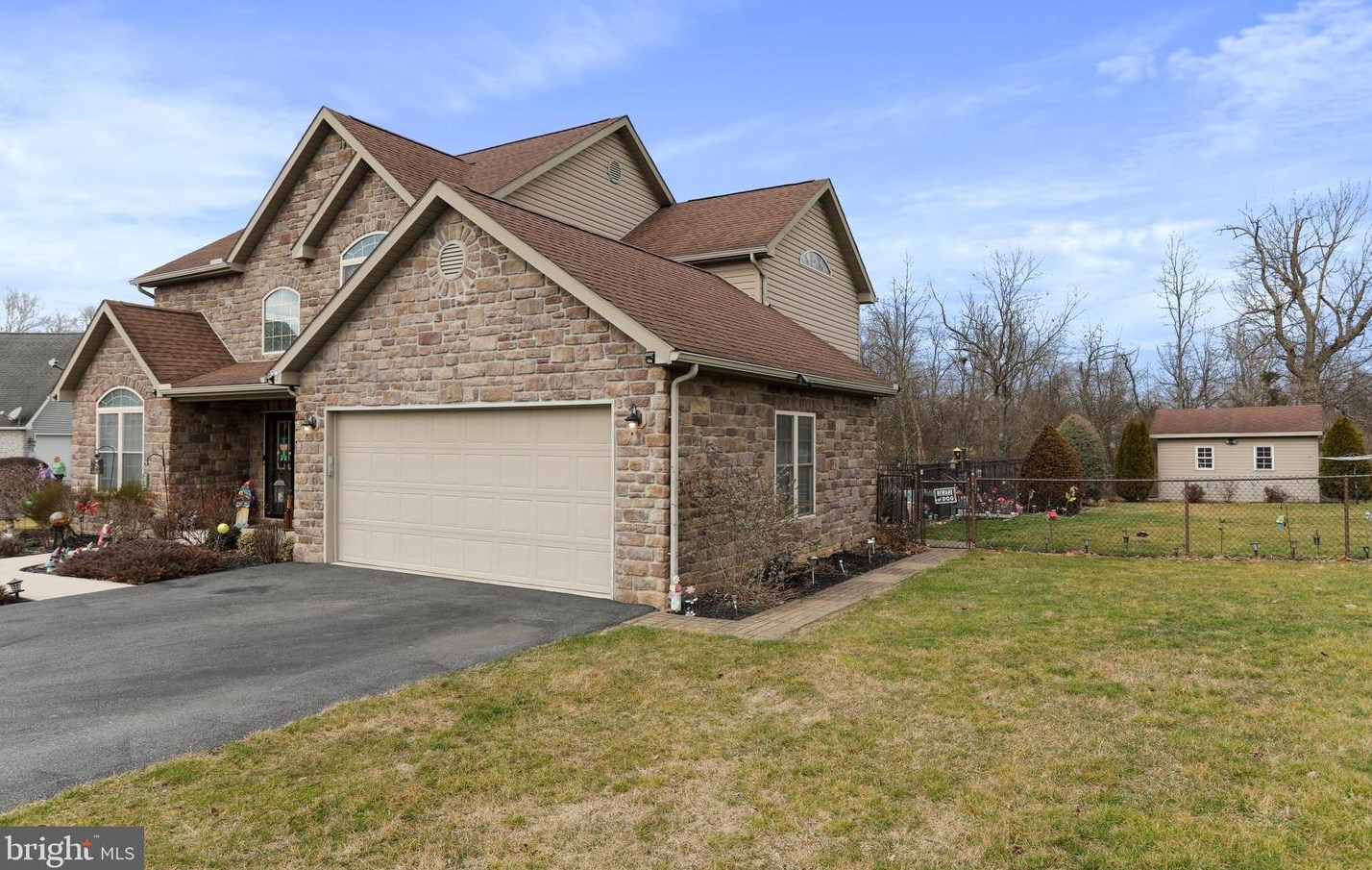 180 Buckingham Dr, Chambersburg PA  17201-8370 exterior