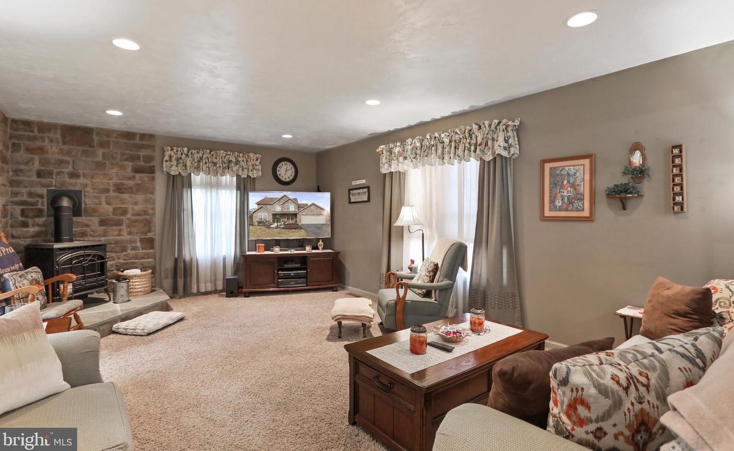 180 Buckingham Dr, Chambersburg PA  17201-8370 exterior