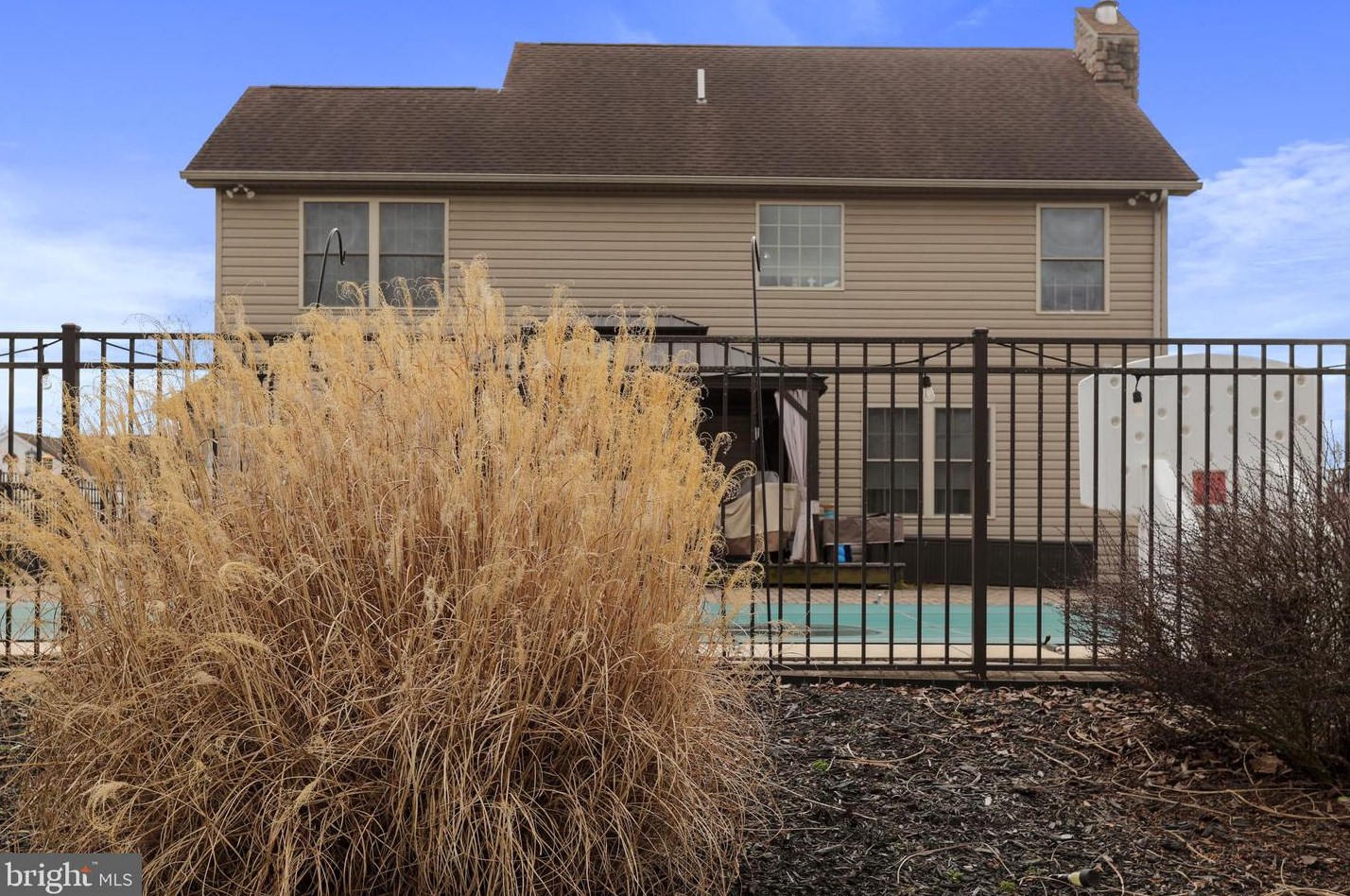 180 Buckingham Dr, Chambersburg PA  17201-8370 exterior